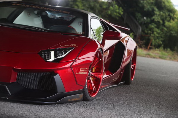 liberty-walk-lamborghini-aventador-roadster