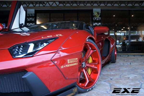 liberty-walk-lamborghini-aventador-roadster