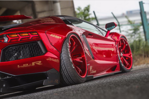 liberty-walk-lamborghini-aventador-roadster