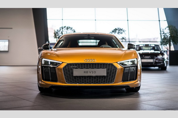 orange-pearl-r8-v10-plus