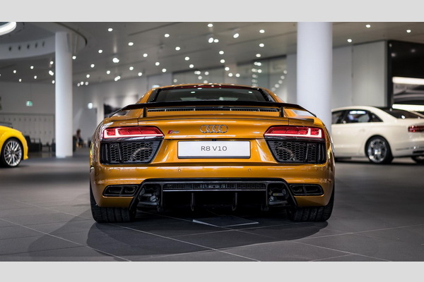 orange-pearl-r8-v10-plus