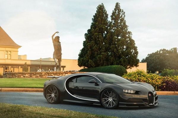 bugatti-chiron-sa-posebno-stilizovanim-felnama