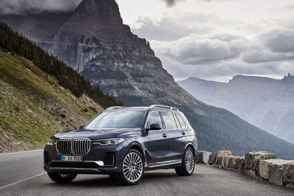 novi-bmw-x7-je-toliko-veliki-da-jedva-staje-na-fotografije