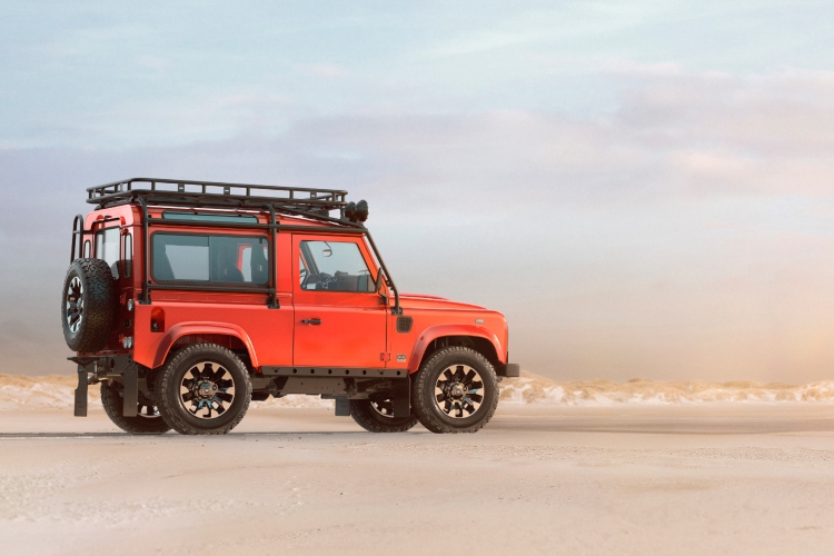 land-rover-vraca-klasicni-defender-v8-sa-modernim-preokretom-11