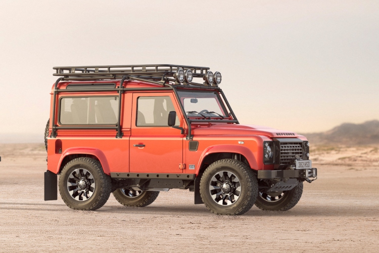 land-rover-vraca-klasicni-defender-v8-sa-modernim-preokretom-13