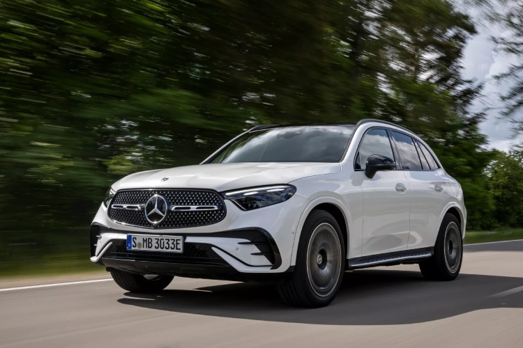 2025-mercedes-glc-350e-plug-in-hybrid-nudi-87-km-domet-na-elektricni-pogon-za-manje-od-60000-4