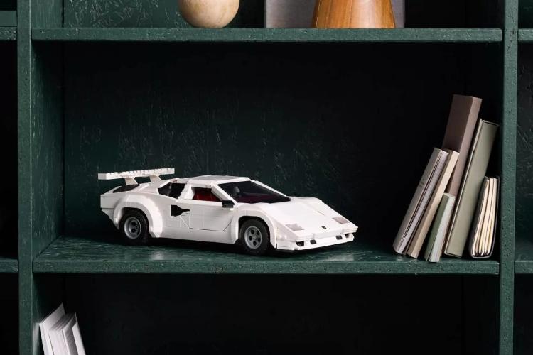 novi-lego-lamborghini-countach-dolazi-sa-malenim-v12-motorom-4