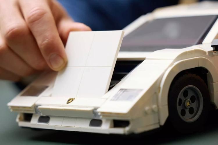 novi-lego-lamborghini-countach-dolazi-sa-malenim-v12-motorom-9