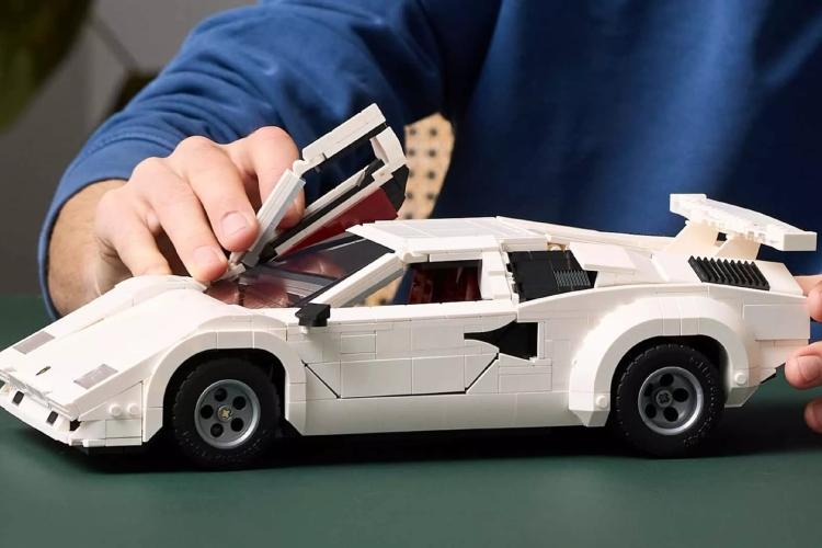 novi-lego-lamborghini-countach-dolazi-sa-malenim-v12-motorom-10