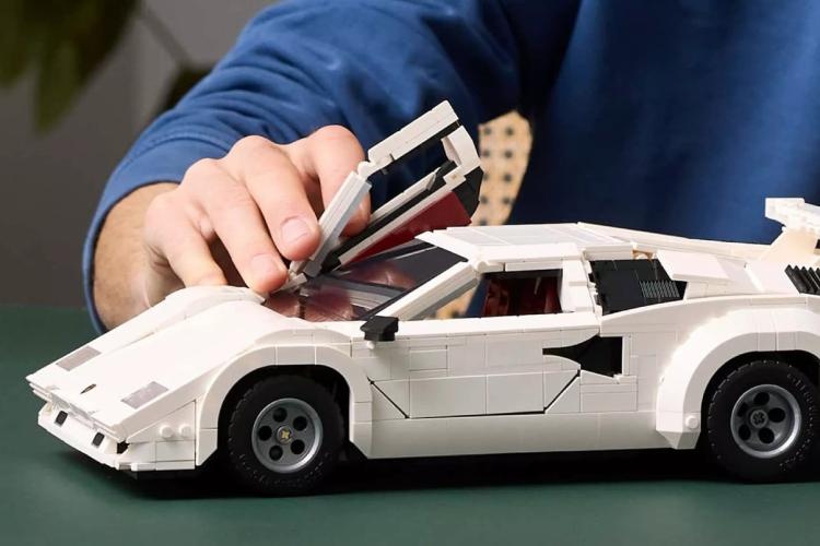 novi-lego-lamborghini-countach-dolazi-sa-malenim-v12-motorom-15