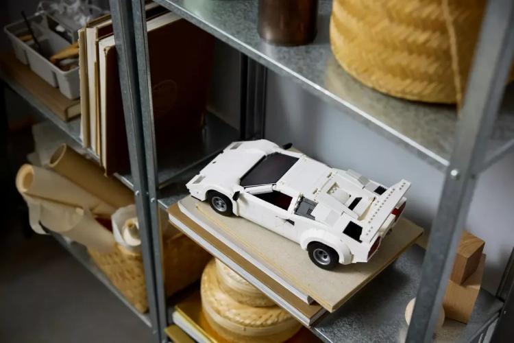 novi-lego-lamborghini-countach-dolazi-sa-malenim-v12-motorom-17