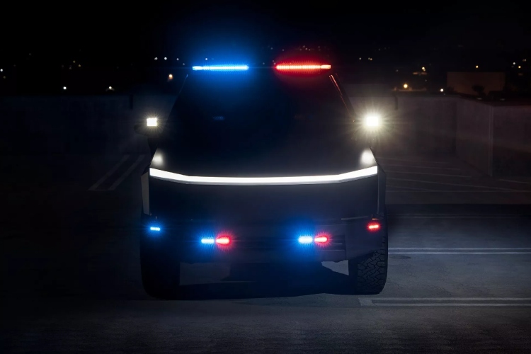 tesla-cybertruck-se-pridruzuje-policiji-mozda-vas-zaustavi-ove-godine-ako-se-ne-pokvari-5