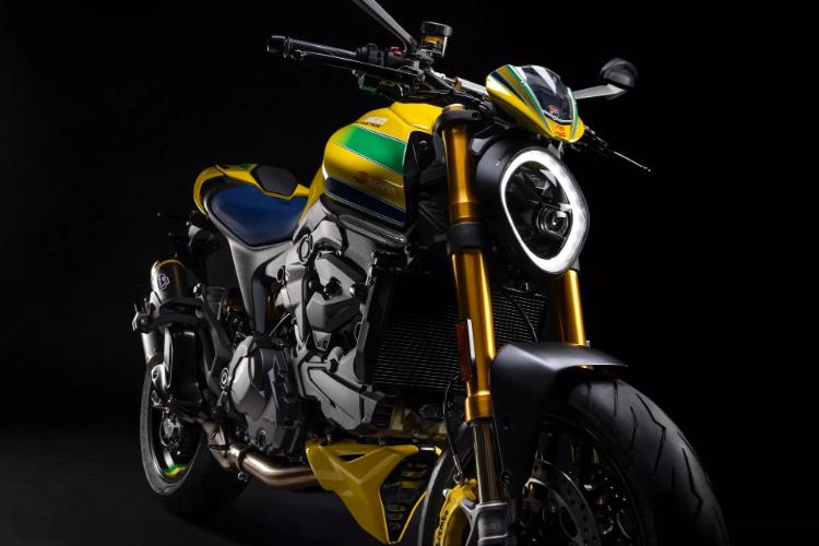 ducati-monster-senna-predstavljen-kao-omaz-trkackoj-legendi-25