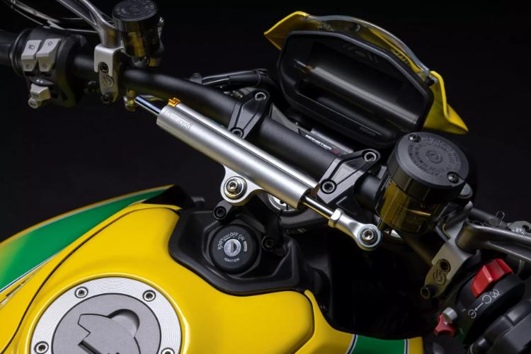 ducati-monster-senna-predstavljen-kao-omaz-trkackoj-legendi-37