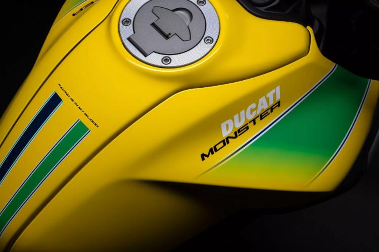 ducati-monster-senna-predstavljen-kao-omaz-trkackoj-legendi-38