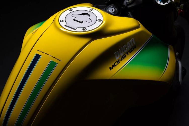 ducati-monster-senna-predstavljen-kao-omaz-trkackoj-legendi-40