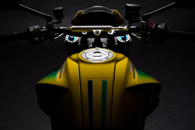 ducati-monster-senna-predstavljen-kao-omaz-trkackoj-legendi-45