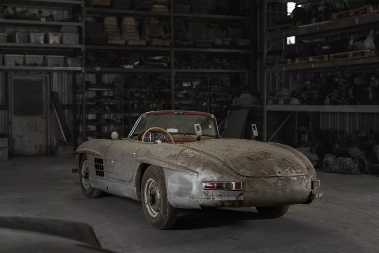 rdavi-mercedes-benz-300-sl-roadster-mogao-bi-dostici-cenu-do-milion-dolara-12