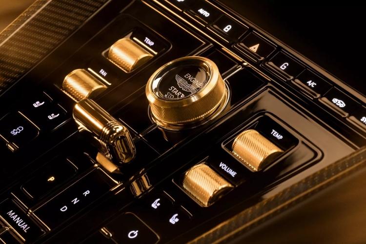 aston-martin-db12-goldfinger-kombinuje-klasican-izgled-sa-18k-zlatnim-akcentima-7