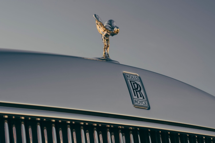 rolls-royce-proslavlja-sezdeset-godina-filma-goldfinger-ekskluzivnim-modelom-phantom-extended-8