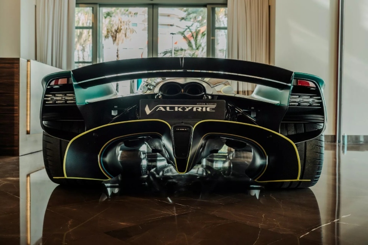 fernando-alonso-dobio-svoj-novi-aston-martin-valkyrie-5