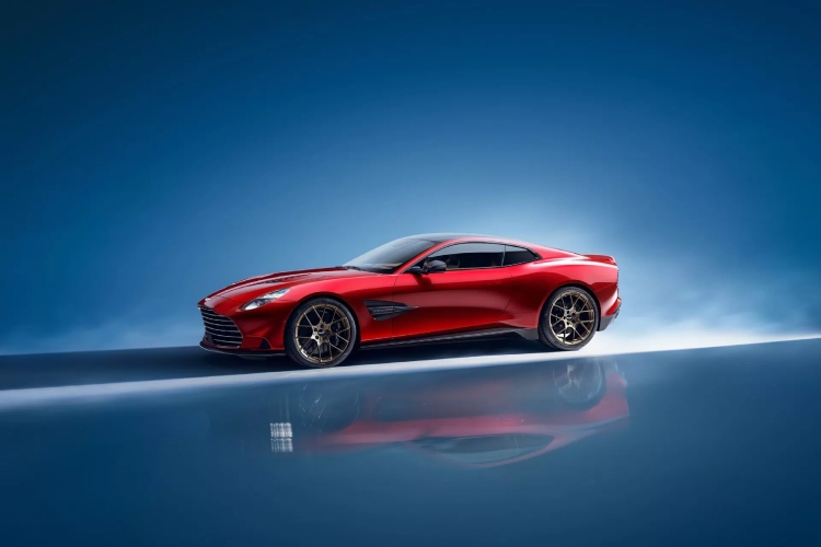 aston-martin-vanquish-novi-gt-sa-brzinom-od-344-kmh-stize-kao-model-sa-vrhunskim-performansama-20