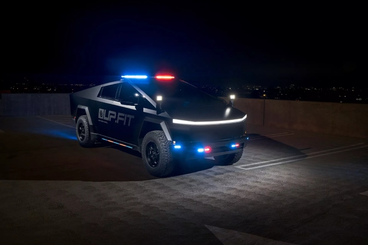 policijska-uprava-pod-kritikama-zbog-kupovine-tesla-cybertruck-vrednog-150000-dolara-2