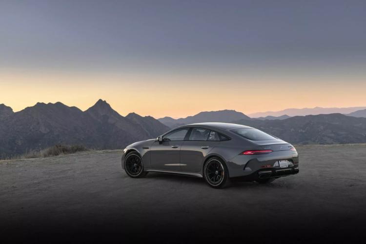 mercedes-amg-gt-63-s-e-performance-hibridna-superlimuzina-sa-831-ks-14