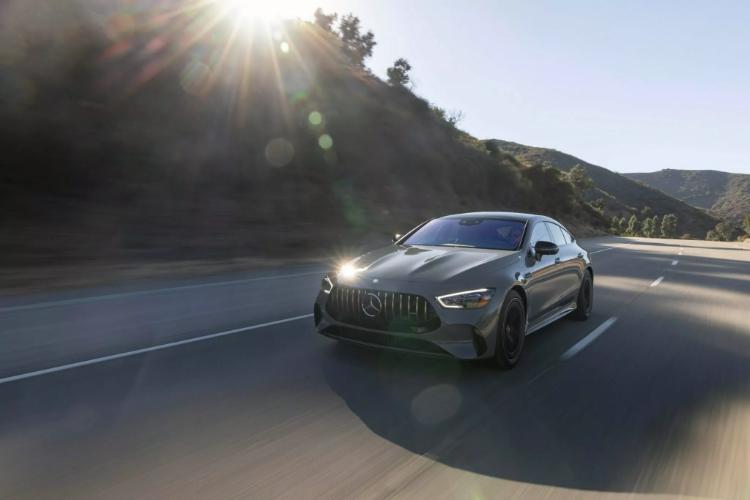 mercedes-amg-gt-63-s-e-performance-hibridna-superlimuzina-sa-831-ks-16