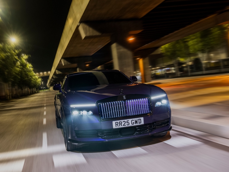 Rolls-Royce predstavlja Black Badge Spectre: Osnaženi alter ego