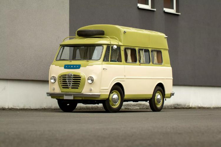 ovaj-alfa-romeo-t10-camper-iz-1955-ima-samo-31-ks-ali-srce-mu-je-vece-od-kamiona-1