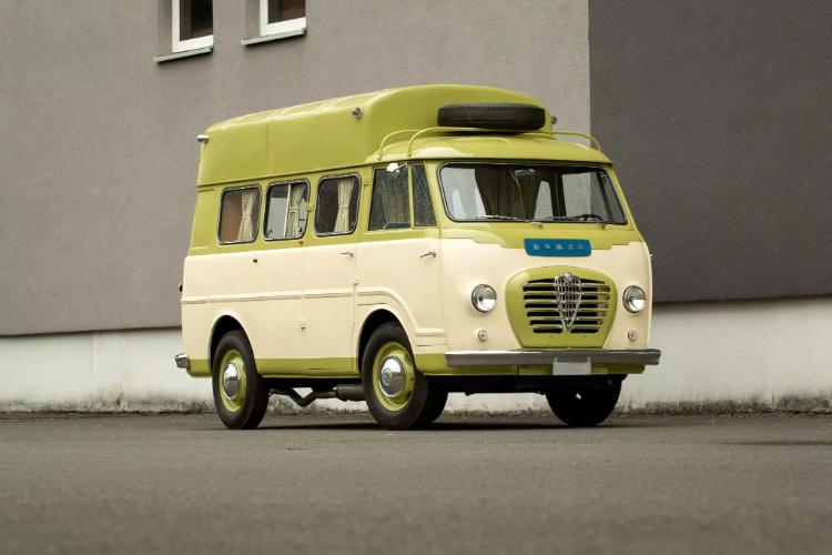 ovaj-alfa-romeo-t10-camper-iz-1955-ima-samo-31-ks-ali-srce-mu-je-vece-od-kamiona-7