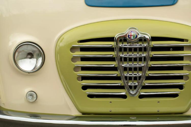 ovaj-alfa-romeo-t10-camper-iz-1955-ima-samo-31-ks-ali-srce-mu-je-vece-od-kamiona-9